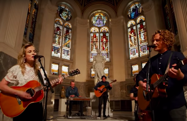 Videosnack: Ilse de Lange raakt kijker met Duits nummer 